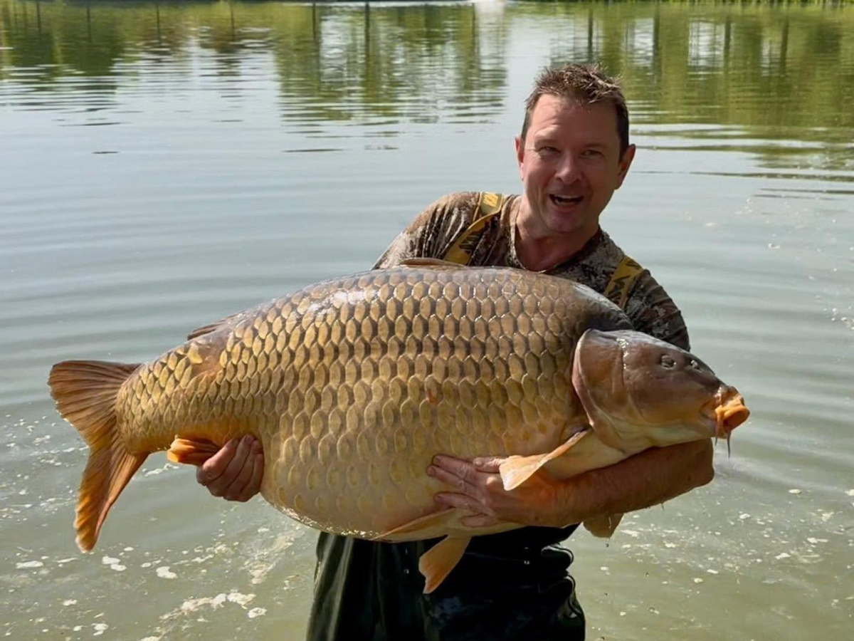 Największy karp pełnołuski świata