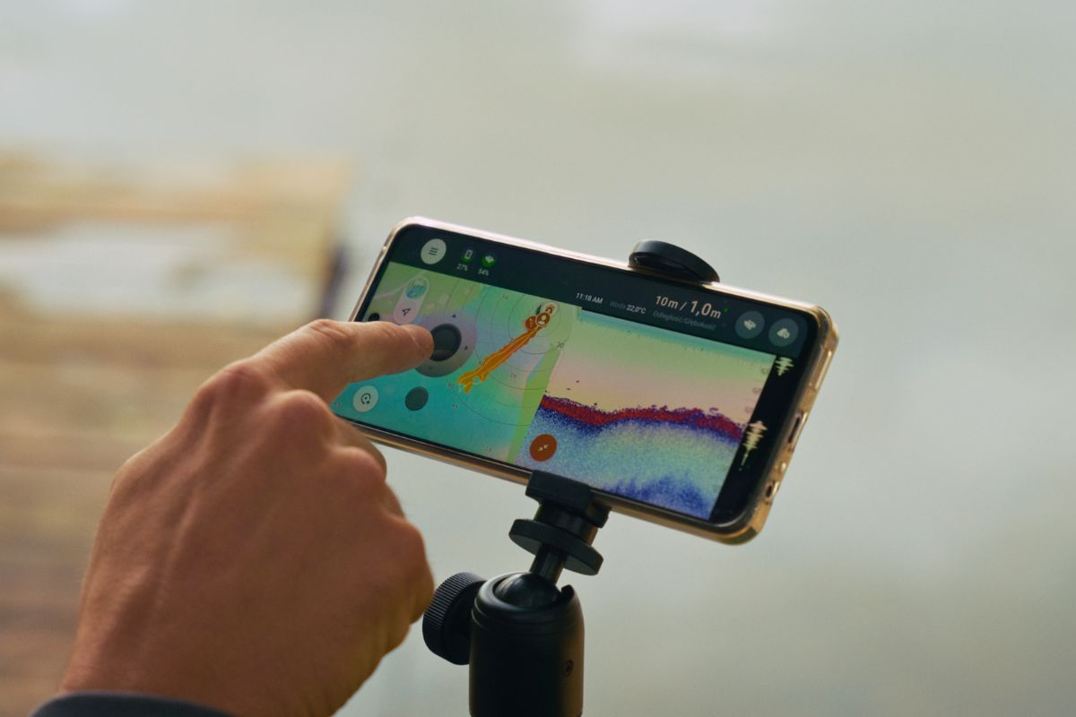 łódką Deeper Spark domyślnie sterujemy za pomocą aplikacji FishDeeper